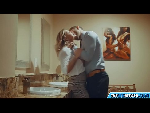 ❤️ Lè yon blond bèl sedui ou nan yon twalèt piblik ❤️❌ Porno vk nan nou ❌️